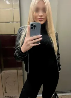  Милена, 27,  