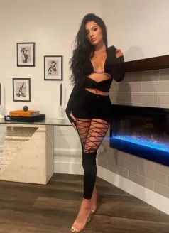  Надя, 25,  