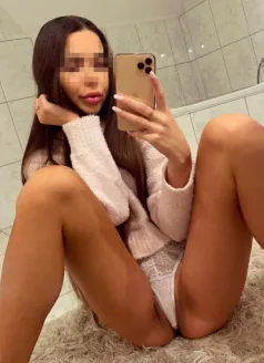  Жасмин, 22,  